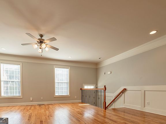 3rd image of 2249 Ewell Park Dr