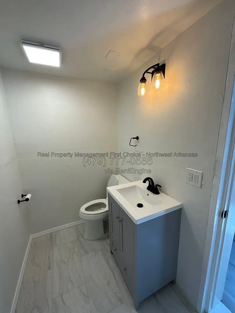 3 bed, 2.5 bath, 2110 sqft, $2,400 — Photo 4