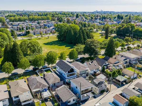 2877 Cambridge St, Vancouver, BC V5L 1E3