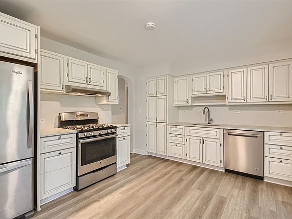 5th image of 261 N Bissell Dr