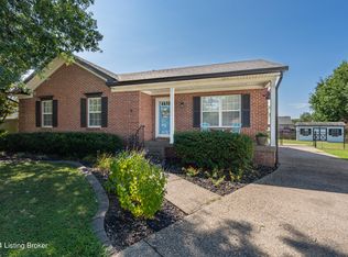 9704 Springwater Ct, Louisville, KY 40229