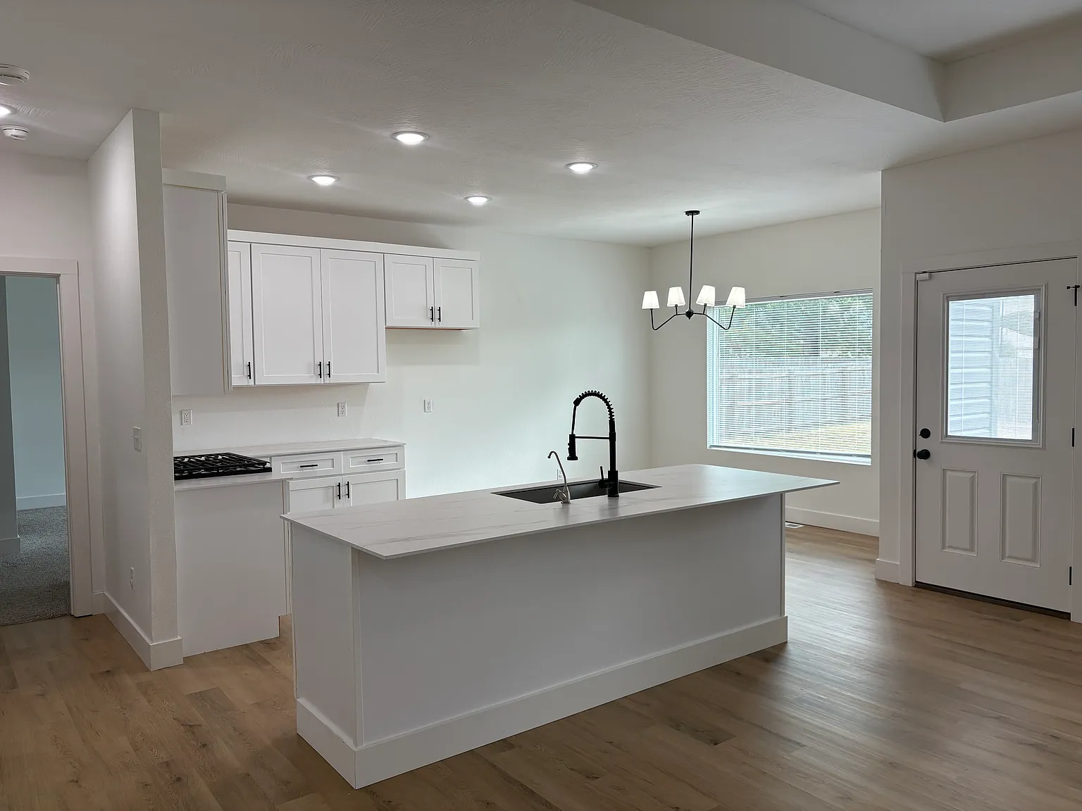 3 bed, 1400 sqft, $1,900 — Photo 4