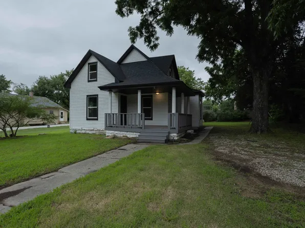 1424 E 1st Ave, Winfield, KS 67156