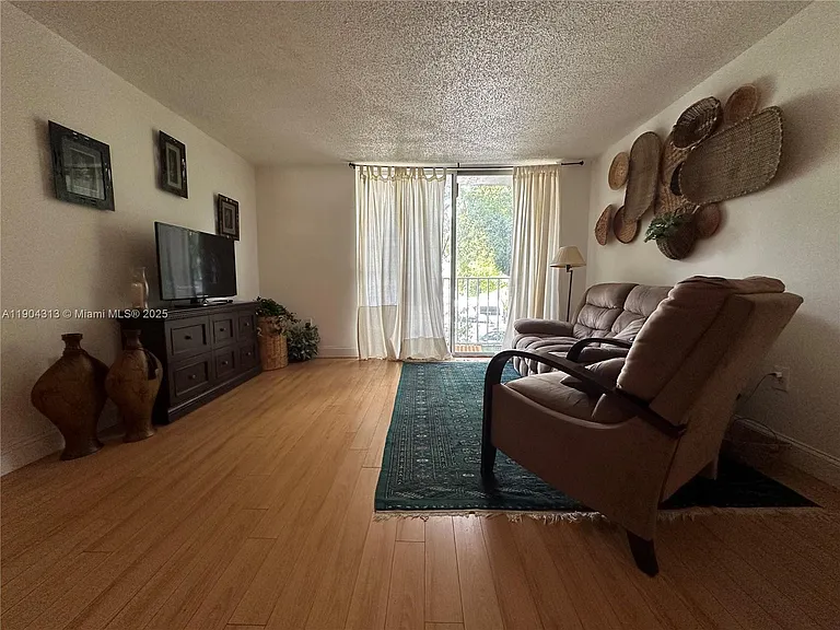 1720 NW North River Dr #305 — Photo 1