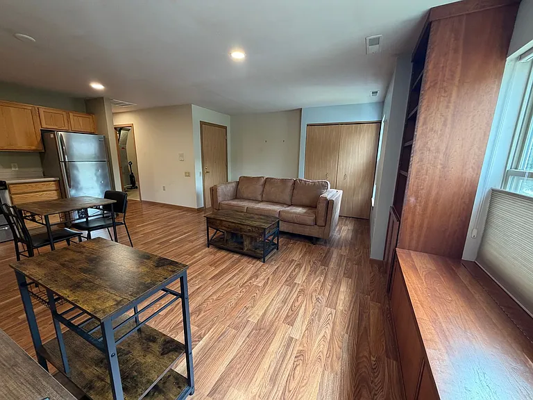 635 E Dayton St — Photo 2