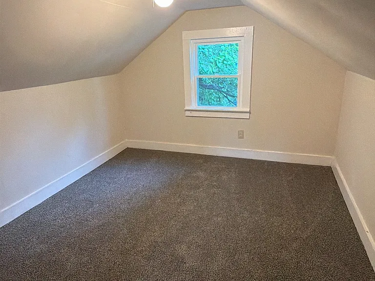1108 Elliston St — Photo 10