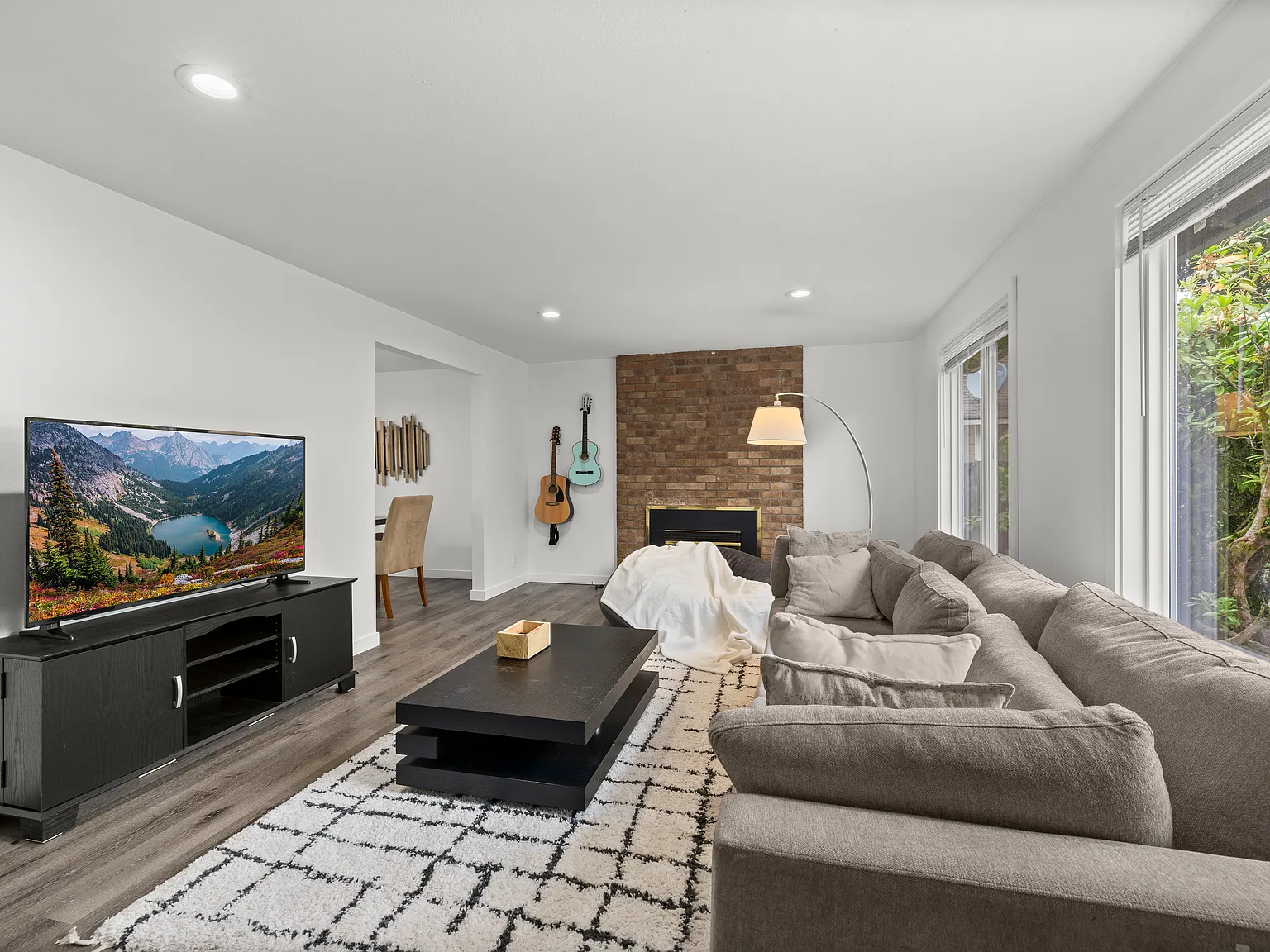 4 bed, 2100 sqft, $7,000 — Photo 1