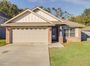 10538 Roundhill Dr, Gulfport, MS 39503