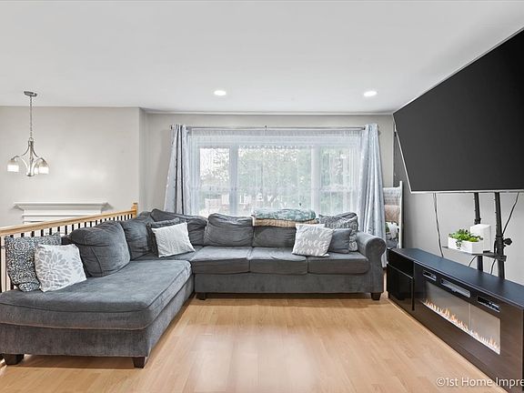 4th image of 5840 Victoria Dr