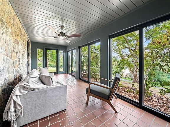 4th image of 22 Priscilla Ln