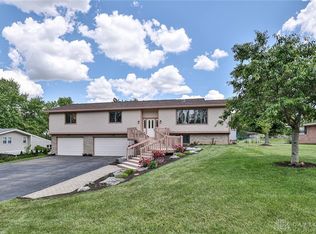 18 Larchmere Dr, Dayton, OH 45440