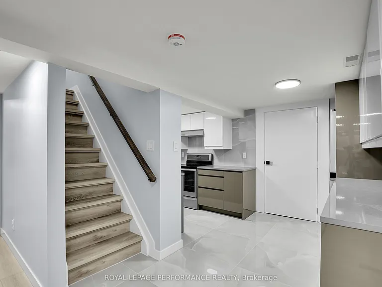 934 Smyth Rd #B — Photo 4