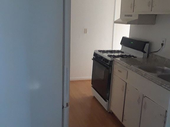 5th image of 3116 Illinois Ave #B