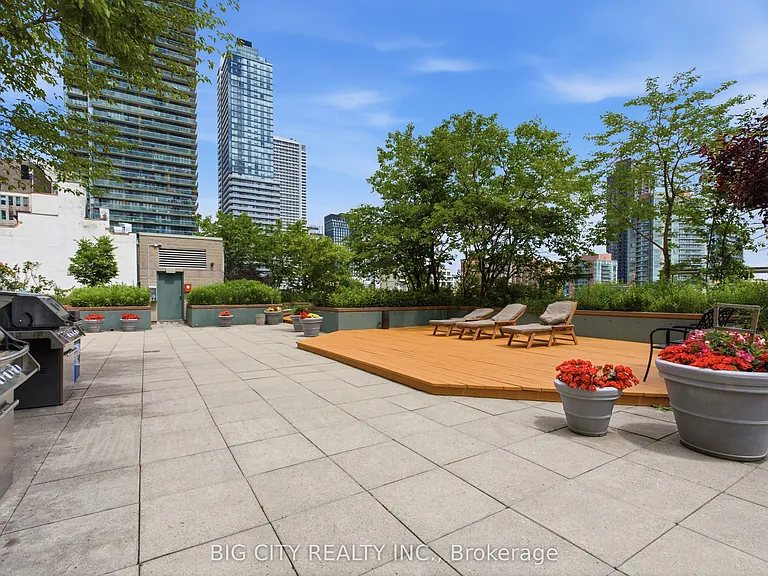 92 King St E #803 — Photo 16