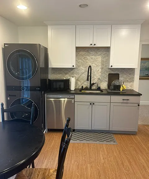Washer dryer in unit