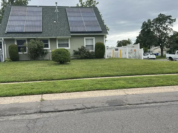 74 Beaverdale Ln, Willingboro, NJ 08046