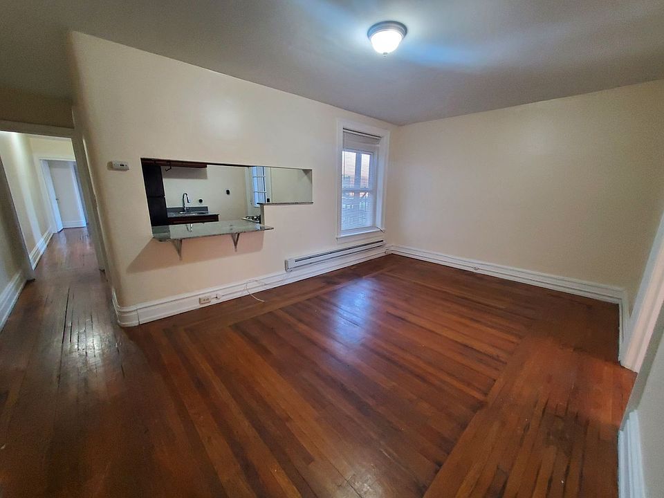 1st image of 1145 W Linden St #113-7