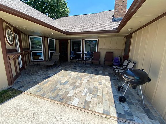 3rd image of 909 Meadow Gate Dr