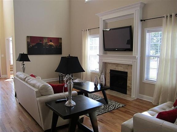 3rd image of 3372 Lawson Ln
