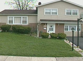 9133 Barberry Ln, Hickory Hills, IL