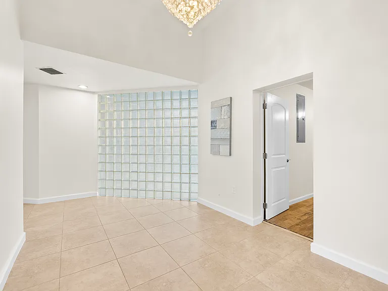 Entry / Glass block