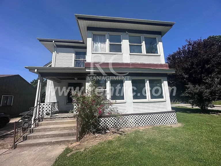 1434 N Walnut St — Photo 1