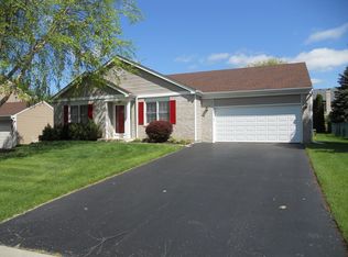 520 River Oaks Ln, Island Lake, IL 60042