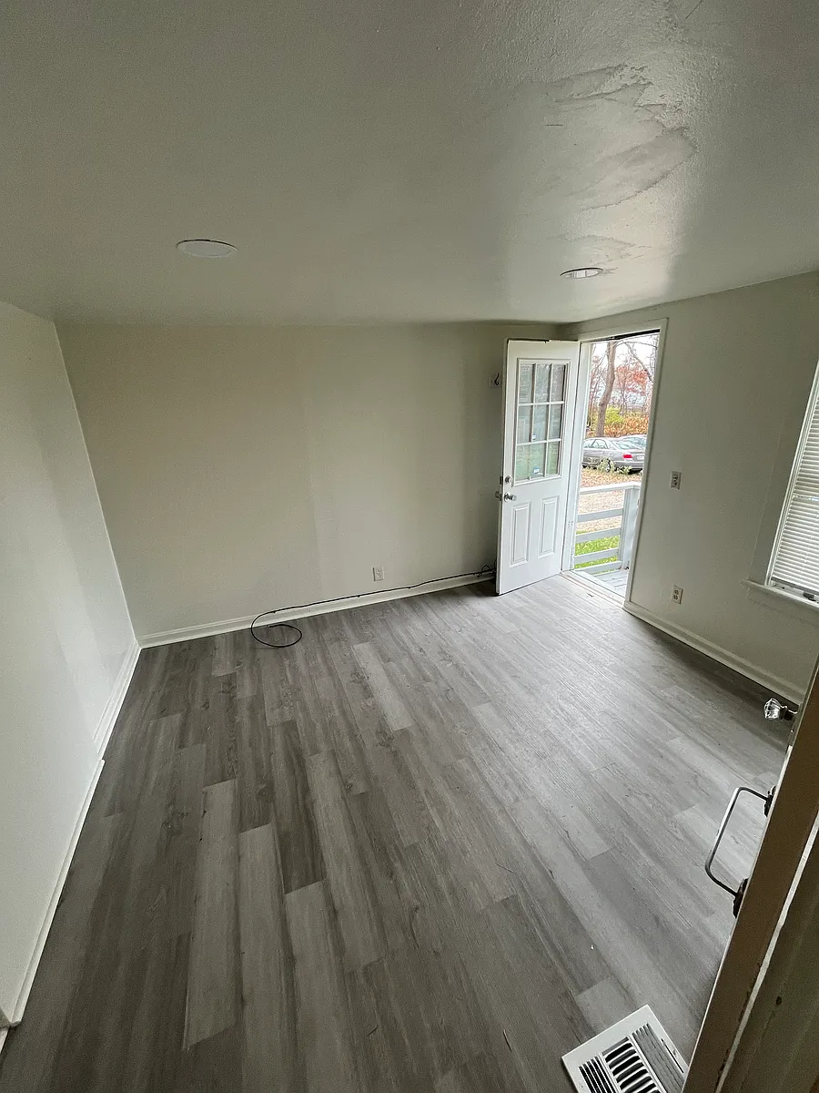 Building Photo - 406 S Meridian St #6