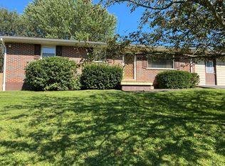 135 Pack Ln, Glen Morgan, WV 25813