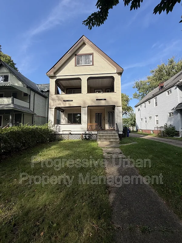 2 bed, 1.0 bath, 1221 sqft, $995 — Photo 1