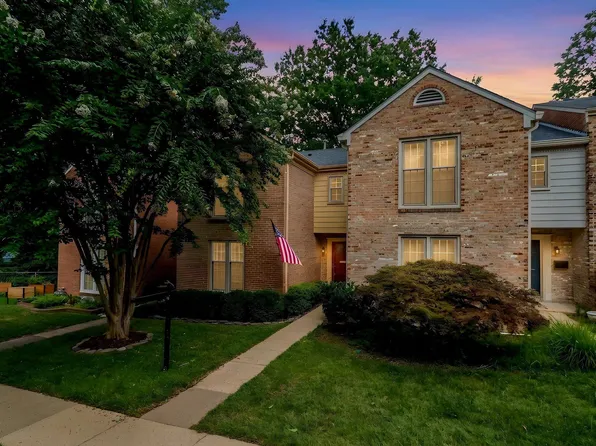 1956 Hopewood Dr, Falls Church, VA 22043