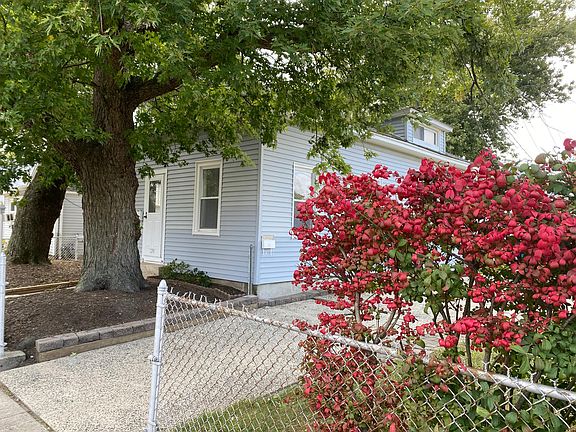 2nd image of 118 Seabreeze Ave