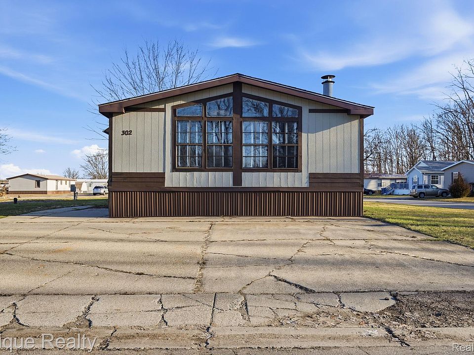 1st image of 302 Rochford Grand