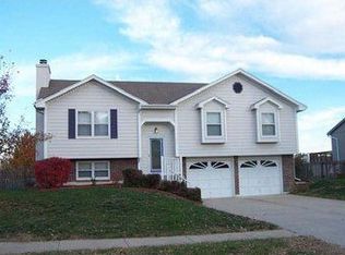 1533 NE Whitestone Dr, Lees Summit, MO 64086