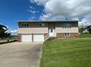 601 N Maple Ave, Pierre, SD 57501