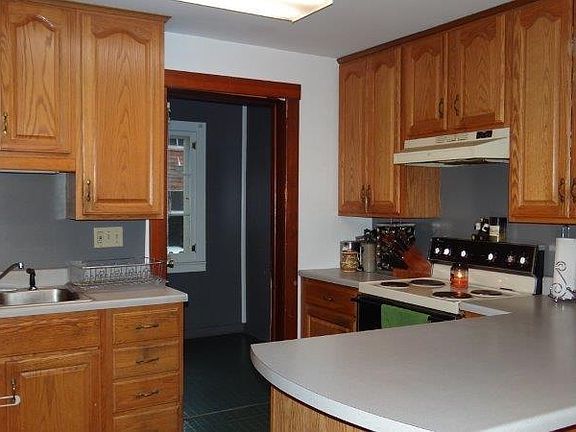 3rd image of 94 Birdsall St