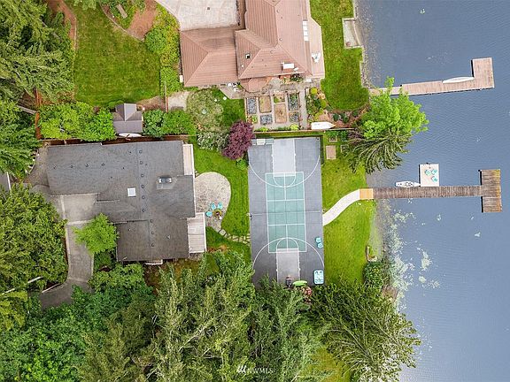 3rd image of 2302 W Beaver Lake Dr SE