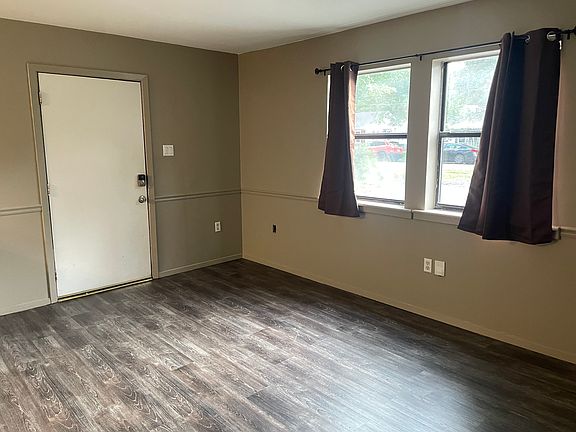3rd image of 220 Locust Ave Unit A