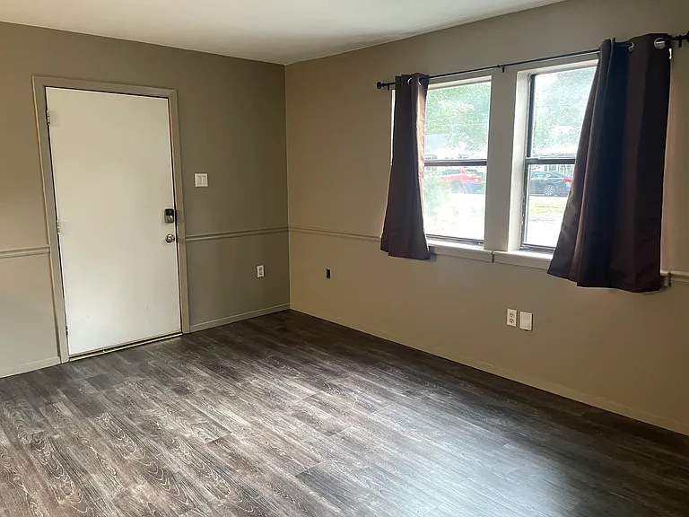 220 Locust Ave #A — Photo 3