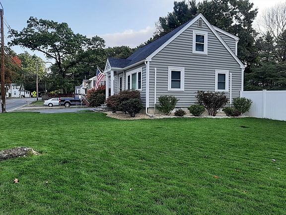 3rd image of 220 Burlington Ave