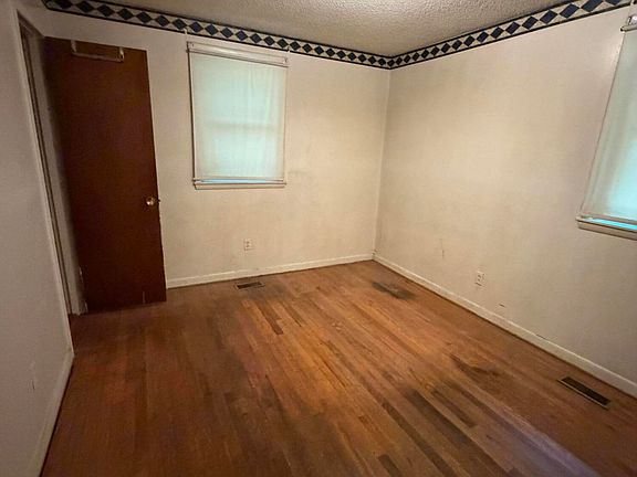 3rd image of 857 Newcombe Rd