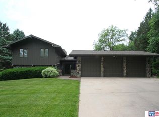 6421 Rogers Cir, Lincoln, NE 68506