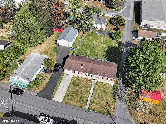 5th image of 425 W John St