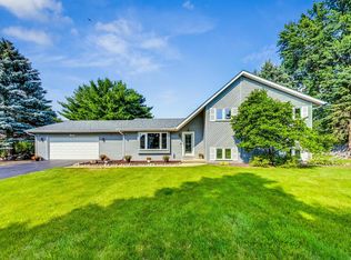 568 Pamela St, Gilberts, IL 60136