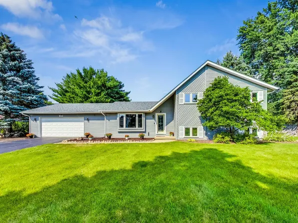 568 Pamela St, Gilberts, IL 60136