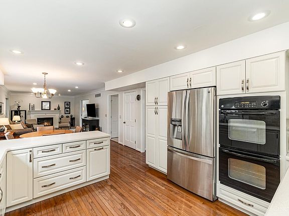 5th image of 10486 Shadyside Ln