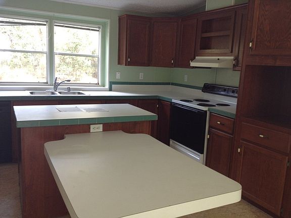 4th image of 17866 Larkin Ct W