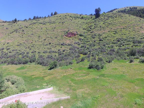 3rd image of 36 Juniper Crag