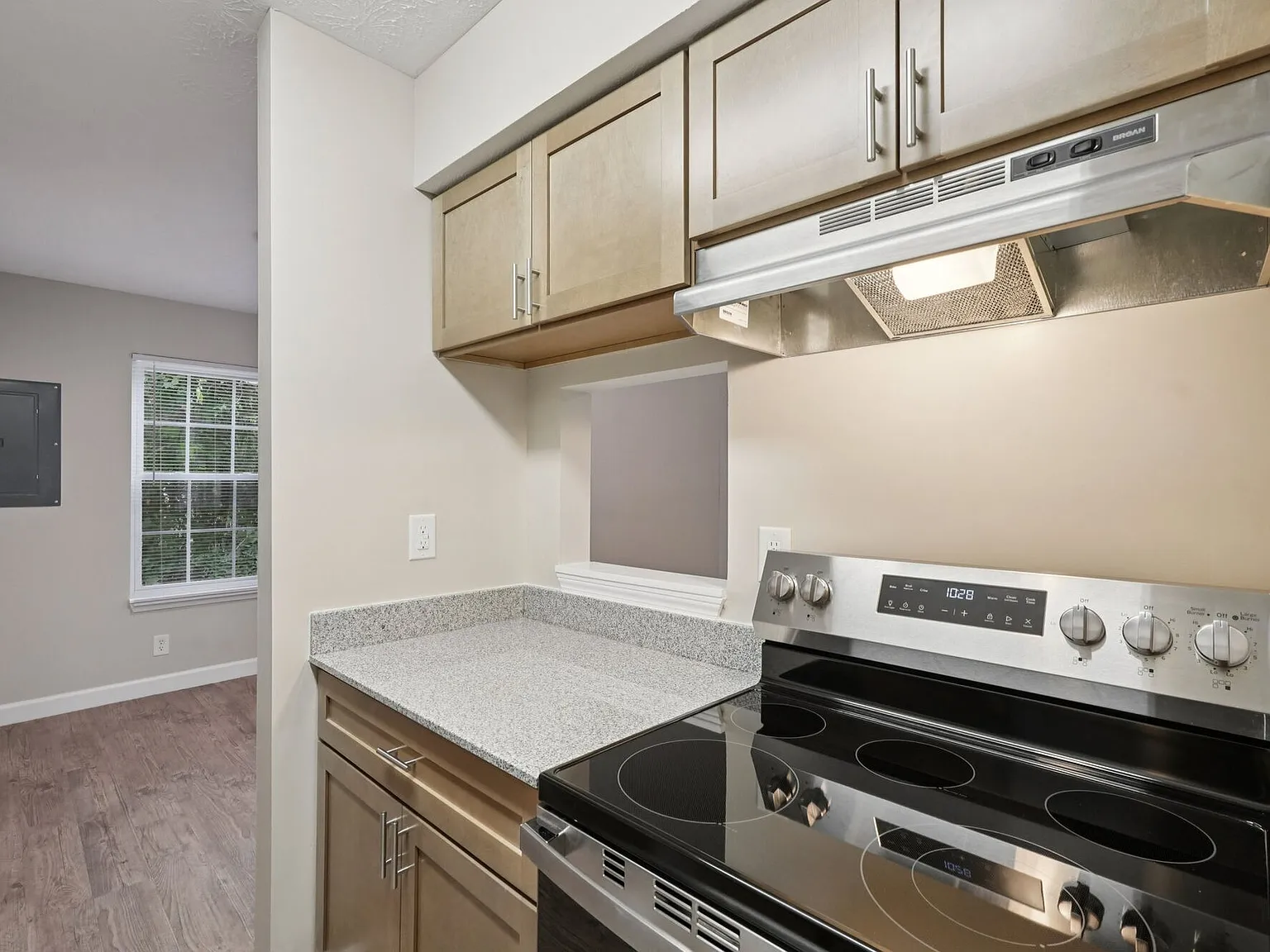 Pier 39 Apartments & Townhomes — Photo 3