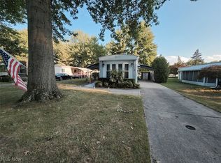 59 Parkway Dr, Olmsted Falls, OH